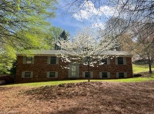 4661 Kinnamon Rd, Winston Salem, NC 27103