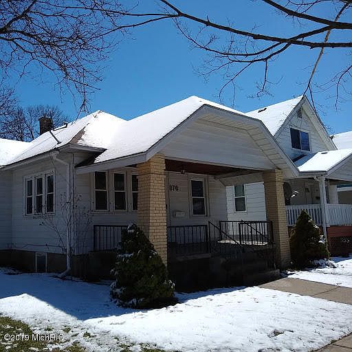 1st image of 976 Powers Ave NW