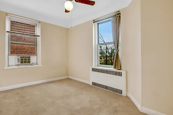 Sold by E Realty International Corp | media 40