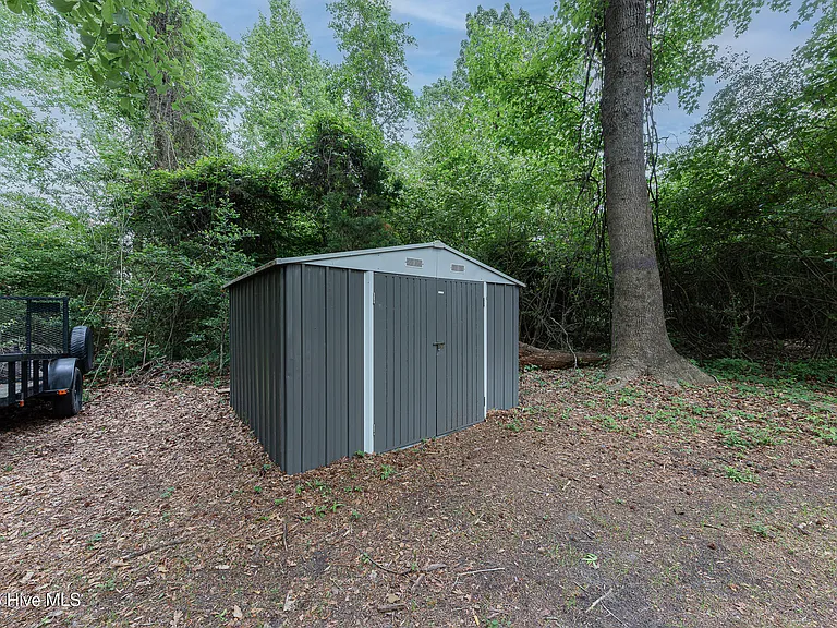 137 Wilburne Dr — Photo 42
