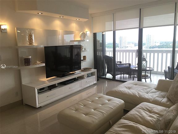 3rd image of 1000 Island Blvd #1811