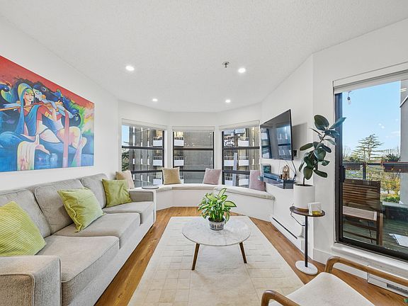 3rd image of 1106 Pacific St #303
