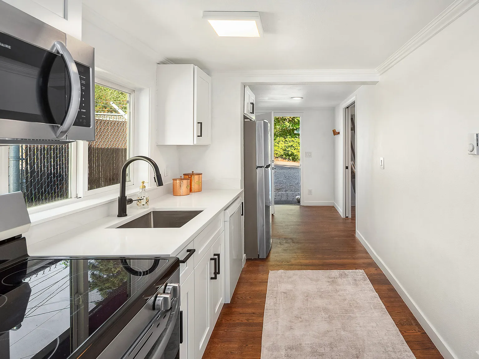 2 bed, 770 sqft, $3,500 — Photo 3
