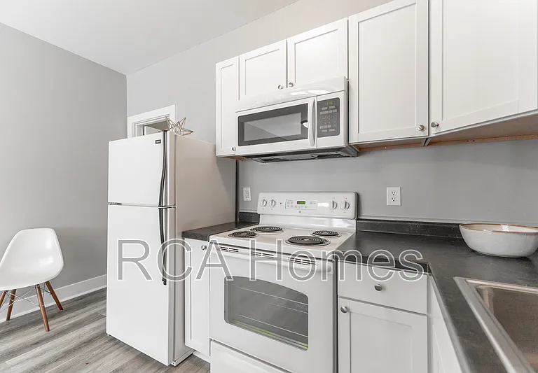 2831 N Kenwood Ave #8 — Photo 7