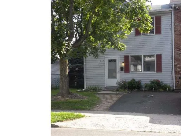717 Corson St, Bristol, PA 19007
