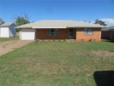 705 S 18th St, Clinton, OK, 73601