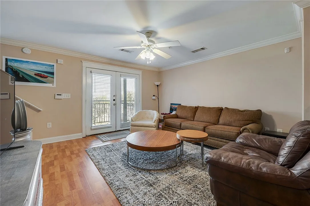 3 bed, 1294 sqft, $1,300 — Photo 3