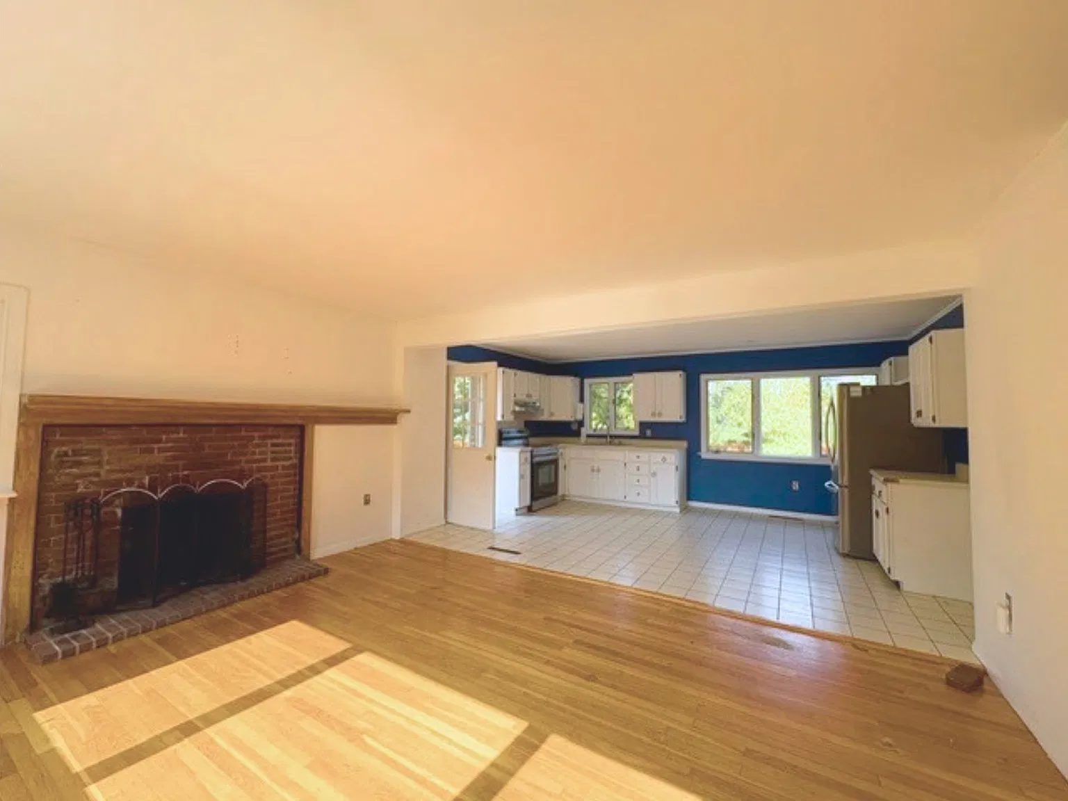 3 bed, 1305 sqft, $2,800 — Photo 3