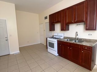 1332 W 19th St #1F, Chicago, IL 60608