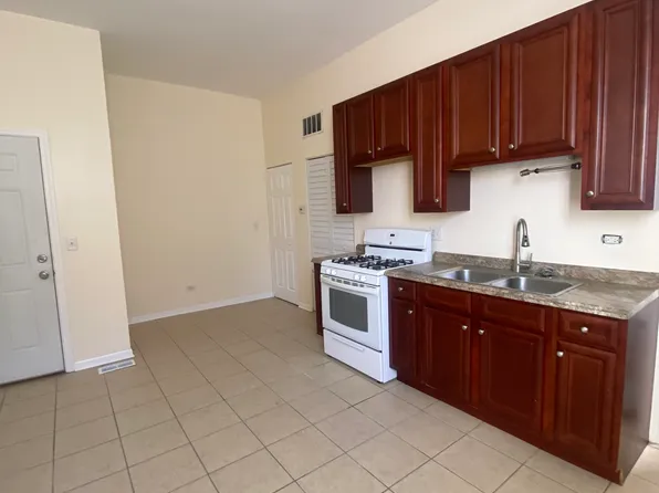 1332 W 19th St #1F, Chicago, IL 60608