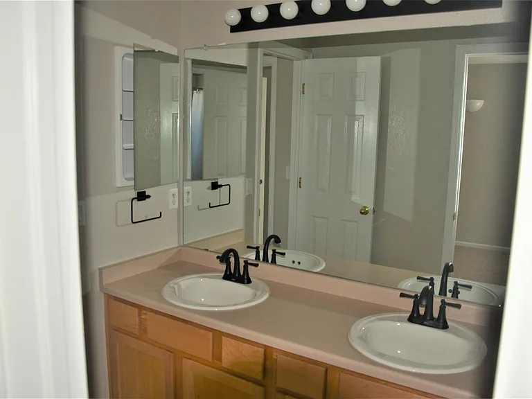 2466 W Sunset Dr — Photo 28