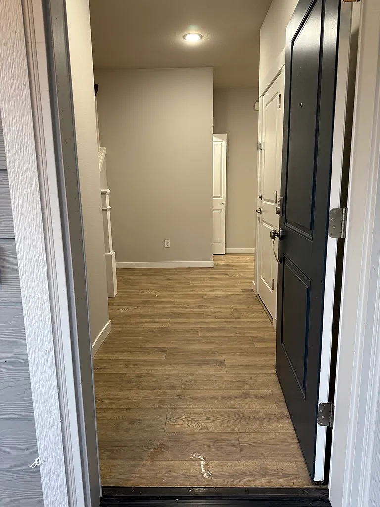4 bed, 2.5 bath, 2297 sqft, $3,800 — Photo 3
