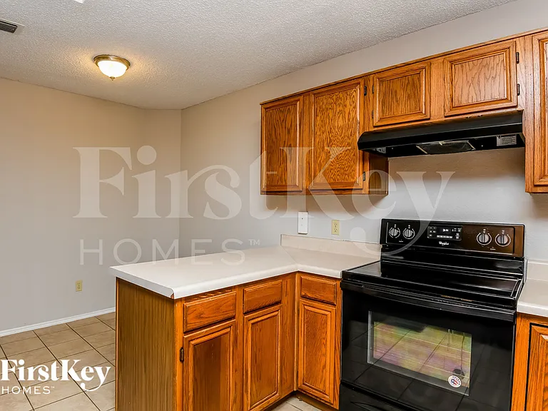 10913 Ives St — Photo 11