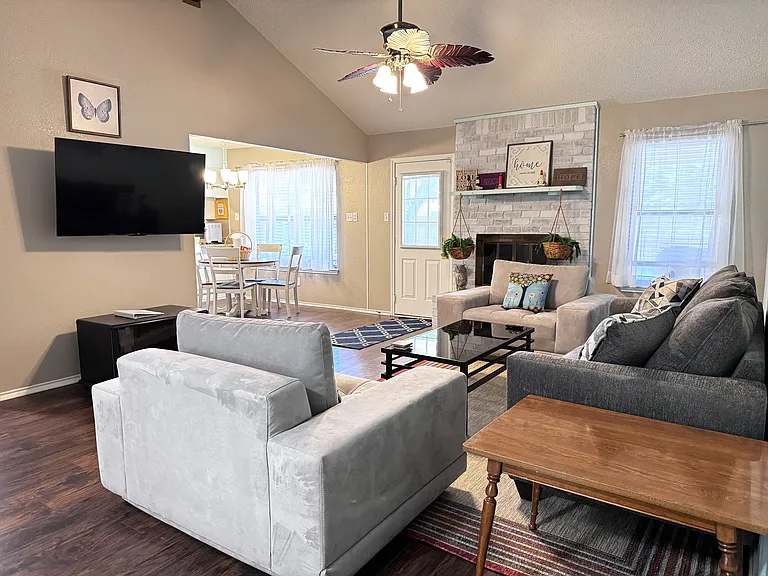 1429 Hall Dr — Photo 31