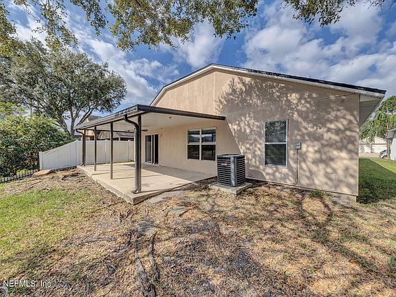 4th image of 305 BROOKCHASE Lane W