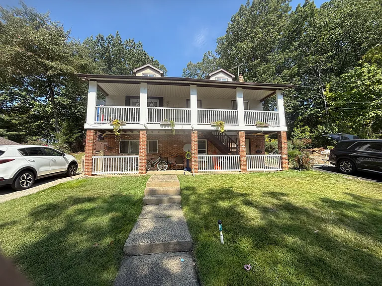 259 Garden Ter — Photo 1
