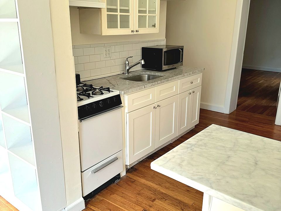1st image of 411 E 6th St APT 4A
