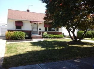 633 Dickerson Rd, Eastlake, OH 44095