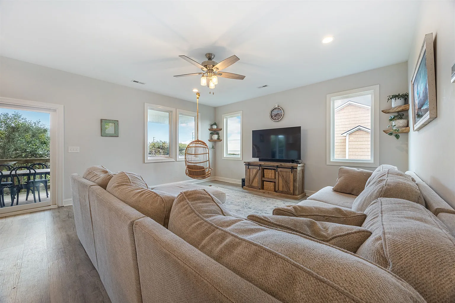4 bed, 3.5 bath, 2576 sqft, $4,000 — Photo 3