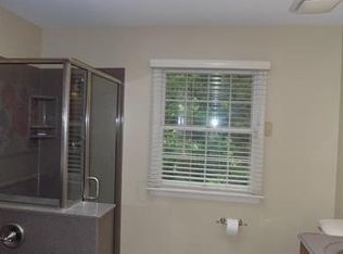 551 Huntley Heights Dr, Ballwin, MO 63021