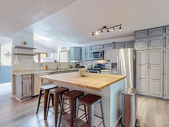 3rd image of 1901 Paige Pl NE