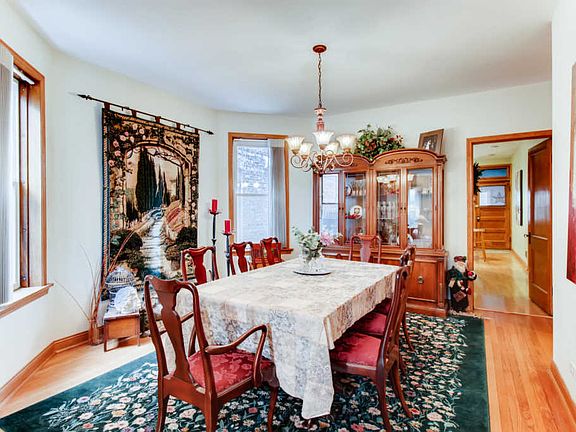 5th image of 1831 W Newport Ave #1