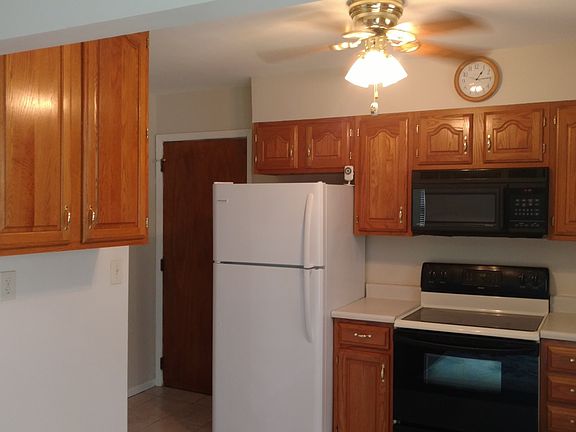 3rd image of 8436 Linderwood Ln