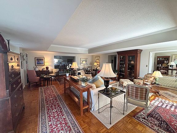 3rd image of 1829 Senate St APT 9C