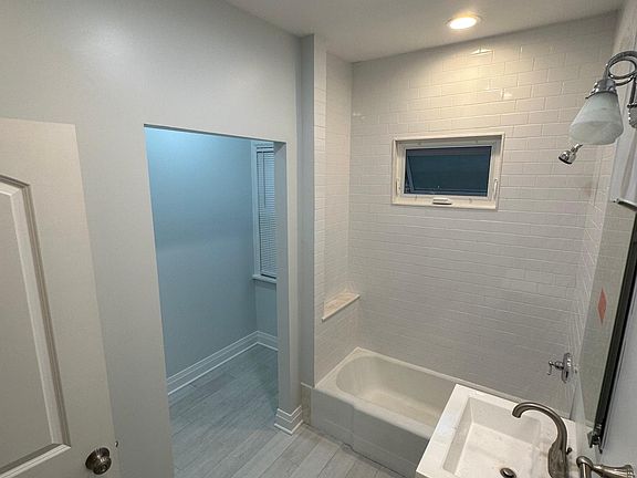5th image of 3450 N Lawndale Ave Unit 2