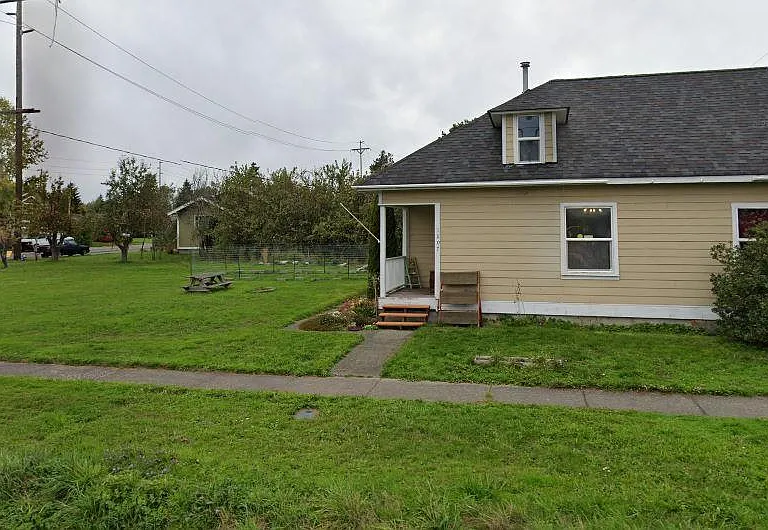 1207 Carolina St — Photo 2