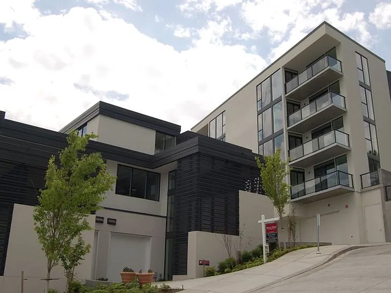 210 SW Seymour Ct — Photo 8