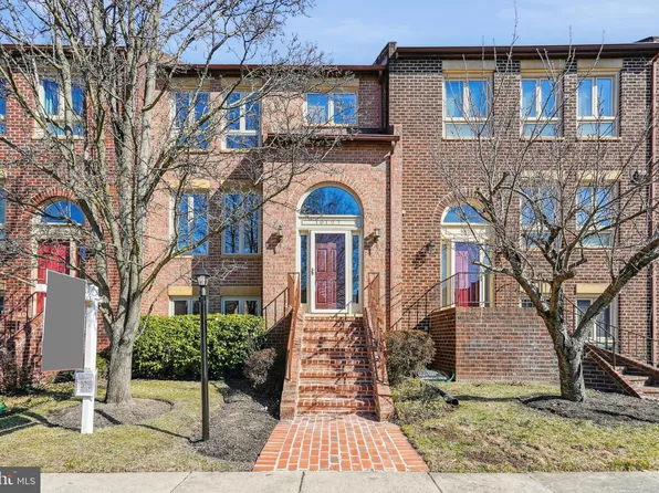 10127 Turnberry Pl, Oakton, VA 22124