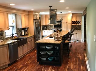 1321 Plantation Dr, Bethel Park, PA 15102