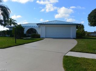560 Landmark Dr, Naples, FL 34112