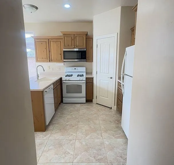1570 S West Canyon Dr — Photo 4