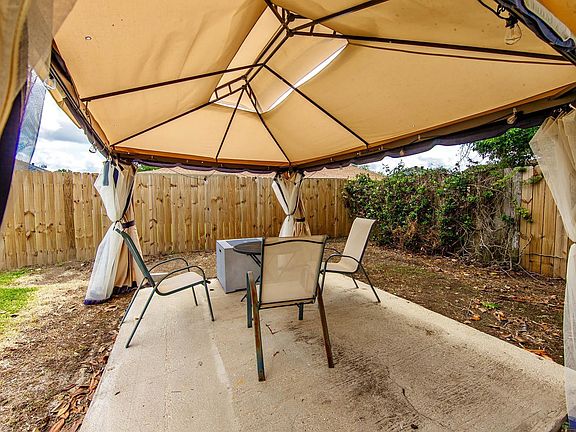 3rd image of 1305 Cottage Dr