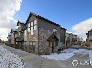 10408 S Beetdigger Blvd, Sandy, UT 84070