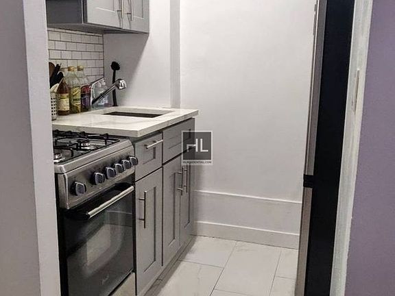 4th image of 122 E 7th St #3WF