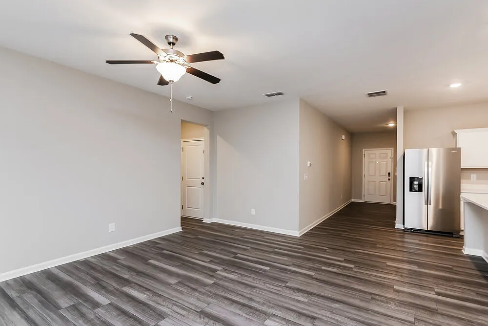 5 bed, 3.0 bath, 2722 sqft, $2,445 — Photo 4