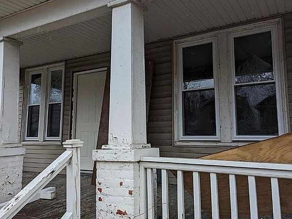3rd image of 164 Grove St