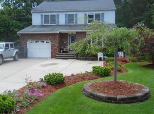 47 Greenbrook Rd, Green Brook, NJ 08812