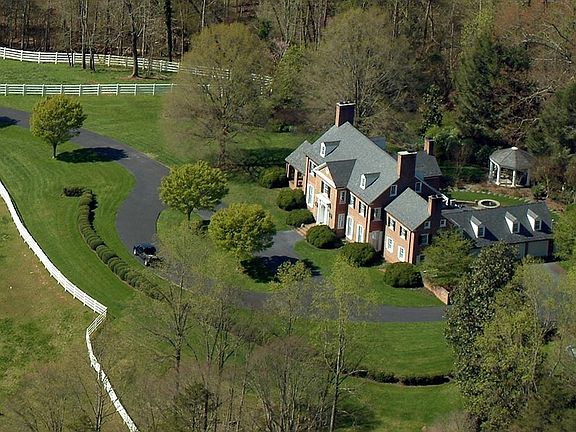 2nd image of 468 Columbus Dr