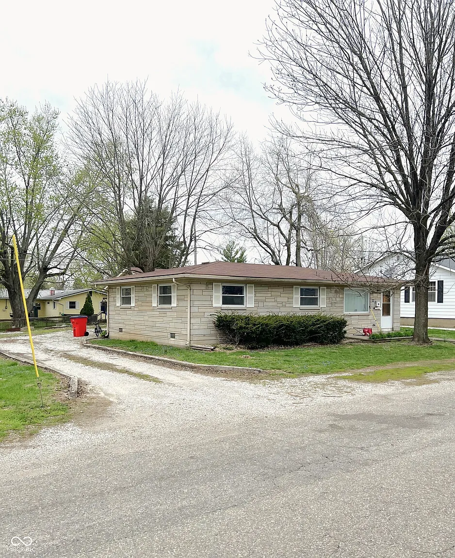 408 N Voorhees St photo 1
