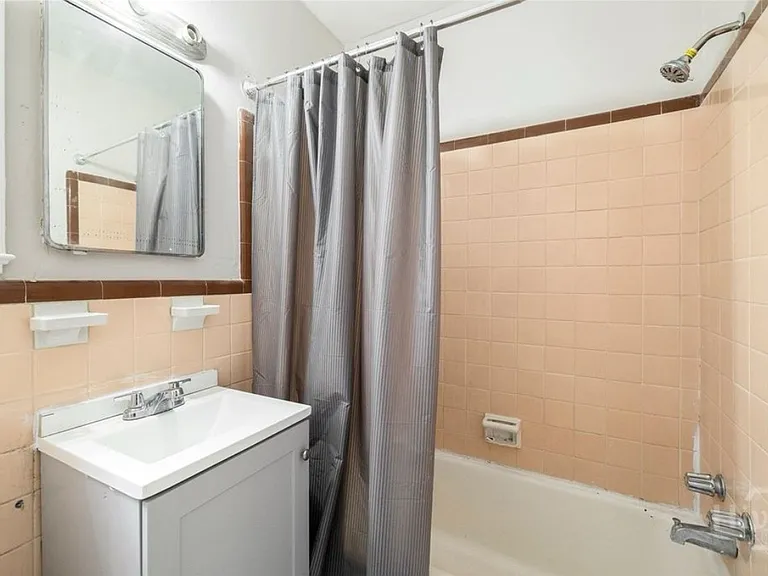 1323 E 55th St #1323 — Photo 9