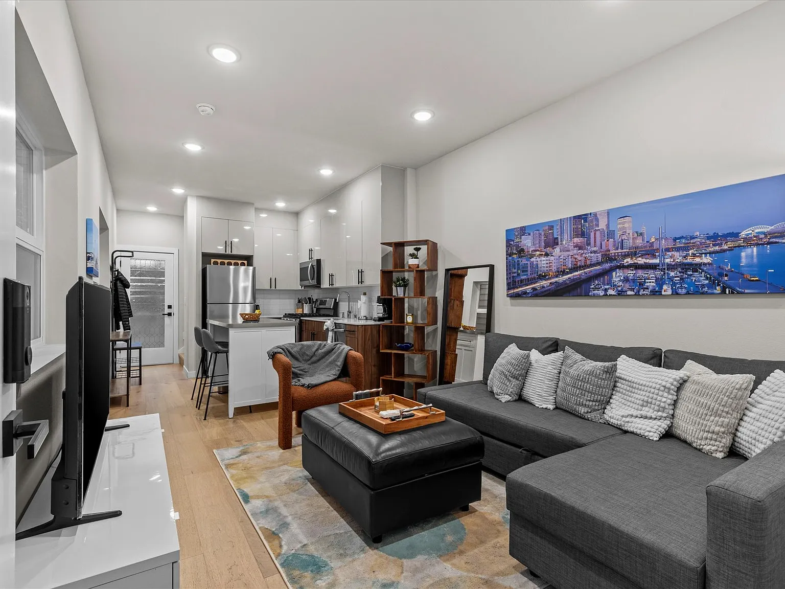 2 bed, 1050 sqft, $3,400 — Photo 1