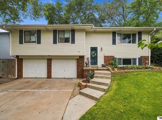 715 W Leon Dr, Lincoln, NE 68521