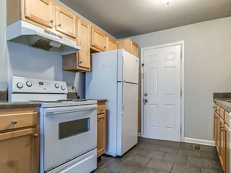 1019 Summit Ave — Photo 3