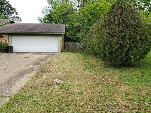 3rd image of 252 Lake Cove Dr
