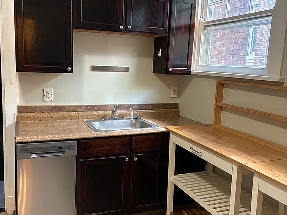 3rd image of 511 Forest Ave Unit 1