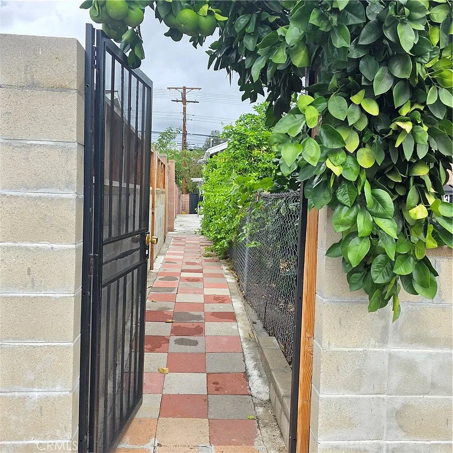 2 bed, 620 sqft, $2,600 — Photo 1